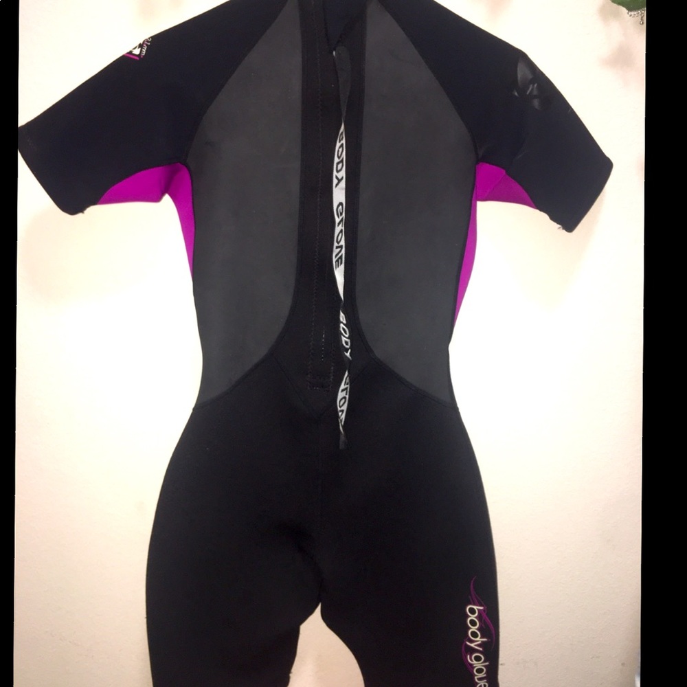 Surfer Wetsuit. Great condition (M) easy to put on & take off!